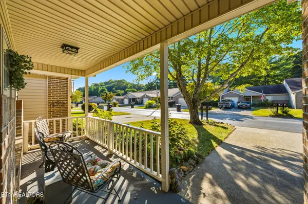 10017 Gate Post Way, Knoxville, TN 37931
