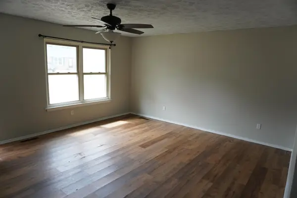 1003 E Parkview ST, Ozark, MO 65721