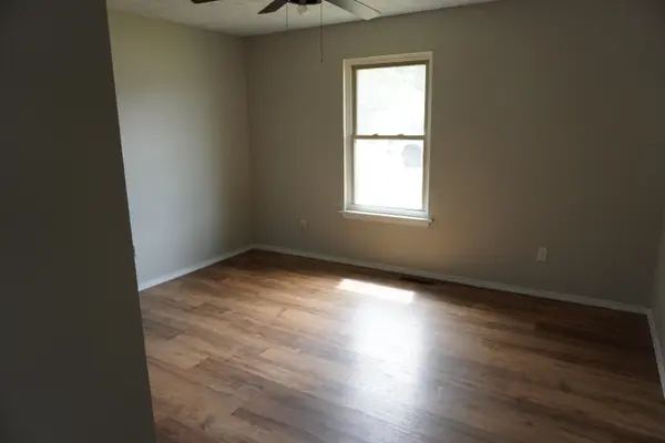 1003 E Parkview ST, Ozark, MO 65721