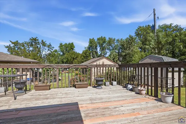 4032 SW 34th ST, Topeka, KS 66614