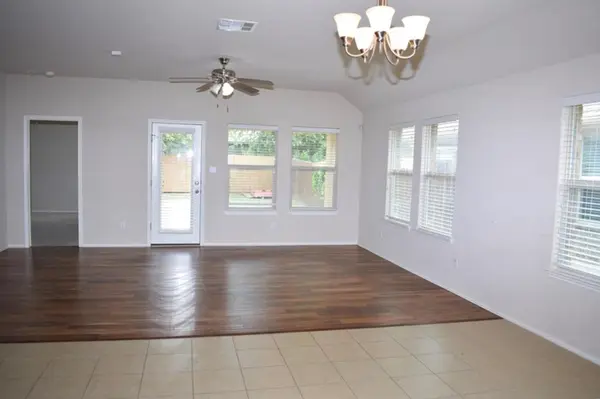 520 S Brook DR, Leander, TX 78641
