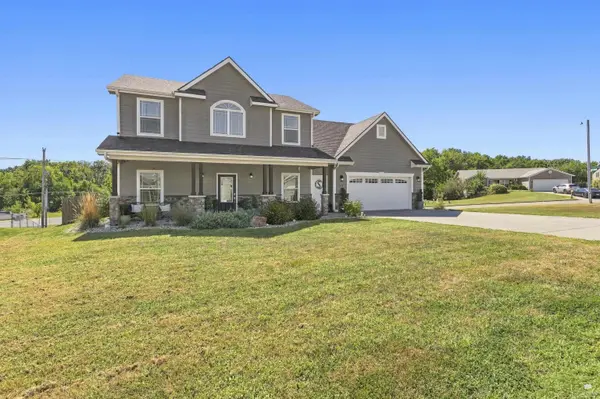 214 Highland Grove DR, Manhattan, KS 66503