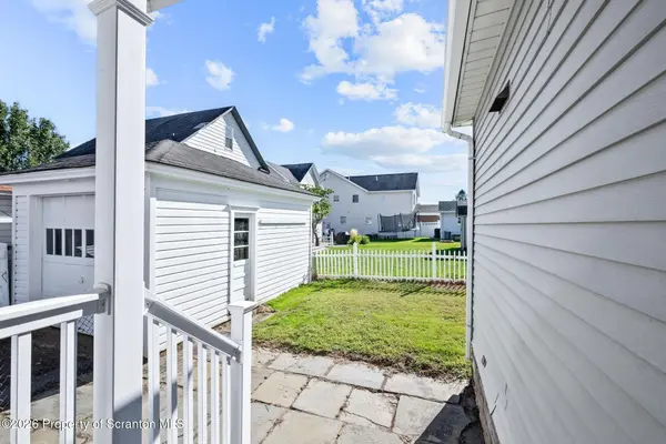 907 Lincoln AVE, Blakely, PA 18447