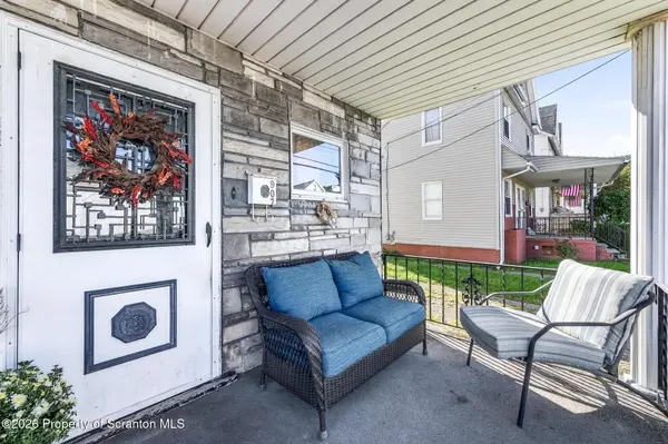 907 Lincoln AVE, Blakely, PA 18447
