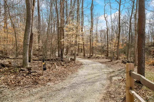 5175 Beanblossom RD, Nashville, IN 47448-7994