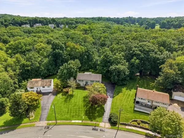 20 Amy Todt DR, Monroe, NY 10950