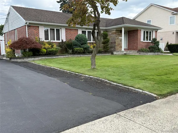 99 East ST, New Hyde Park, NY 11040