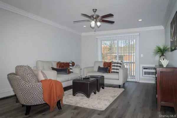 60 Chelsea CT #AD12, Bohemia, NY 11716