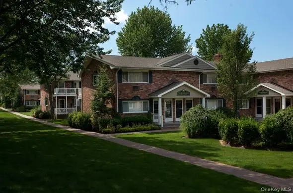 60 Chelsea CT #AD12, Bohemia, NY 11716