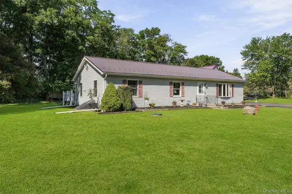 158 Robinson LN, Wappingers Falls, NY 12590
