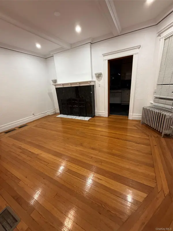 162-15 85th AVE #1st Flr, Jamaica, NY 11432