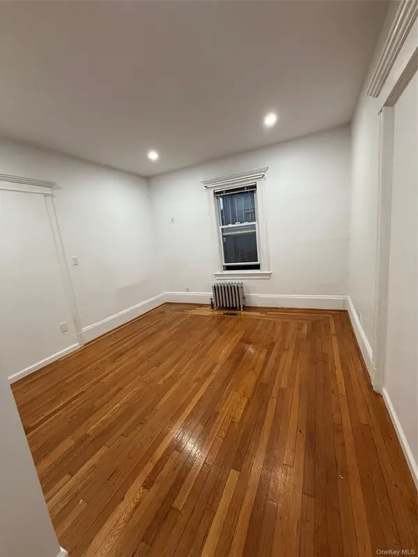 162-15 85th AVE #1st Flr, Jamaica, NY 11432