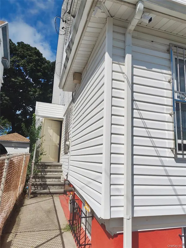 162-15 85th AVE #1st Flr, Jamaica, NY 11432