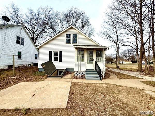 504 First ST, Evansville, IL 62242