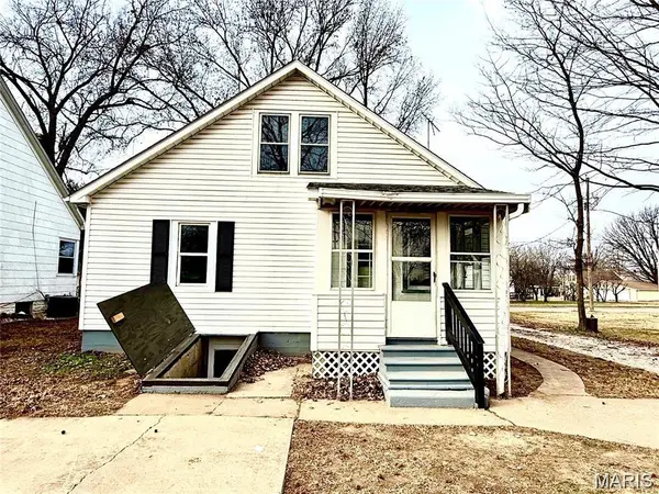 504 First ST, Evansville, IL 62242