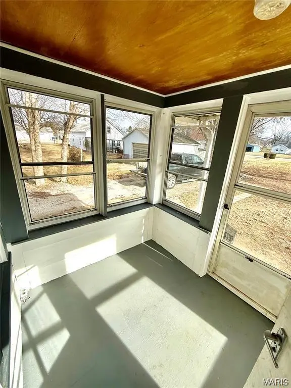 504 First ST, Evansville, IL 62242