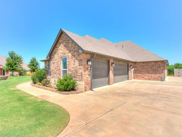 3001 Firefly DR, Norman, OK 73071