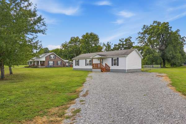 1223 S College St, Smithville, TN 37166