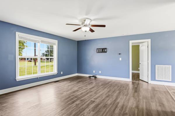 1223 S College St, Smithville, TN 37166