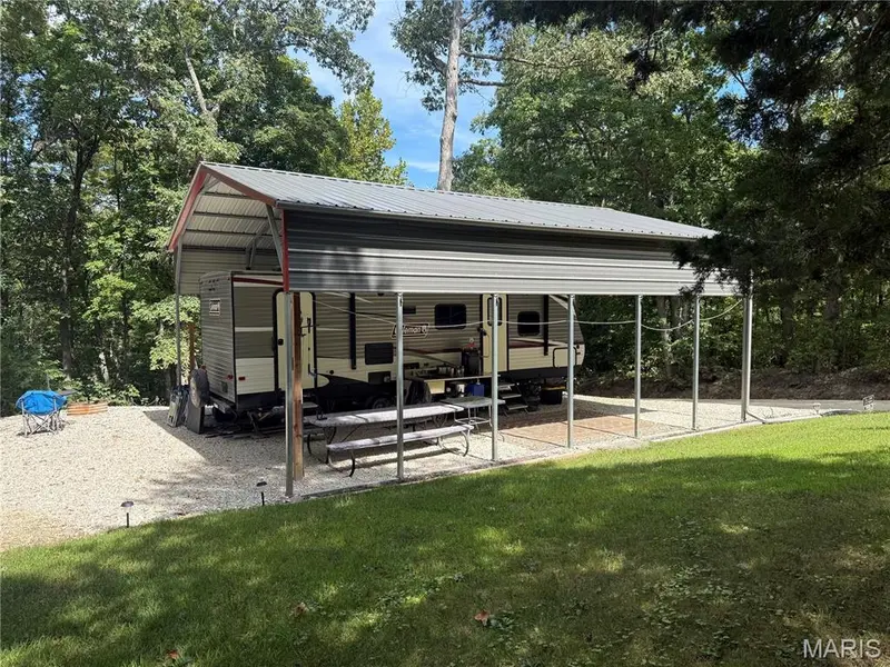 121 Skyline DR, New Florence, MO 63363
