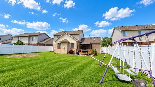 15818 E 14 Mile RD, Fraser, MI 48026