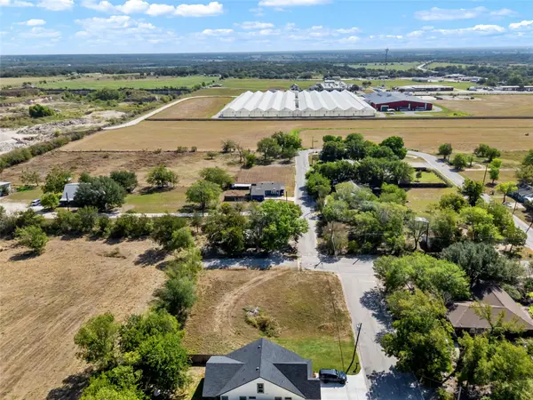 915 Torres ST, Lockhart, TX 78644