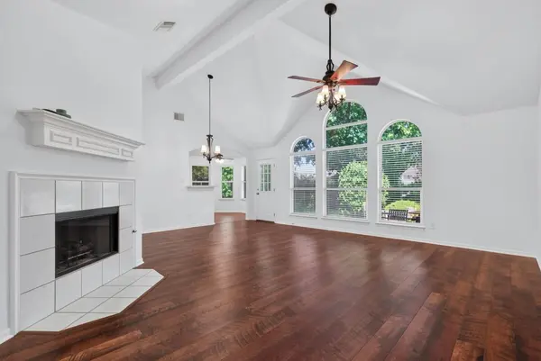 1402 Club Chase DR, Pflugerville, TX 78660