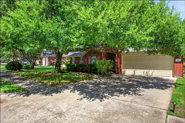 1402 Club Chase DR, Pflugerville, TX 78660