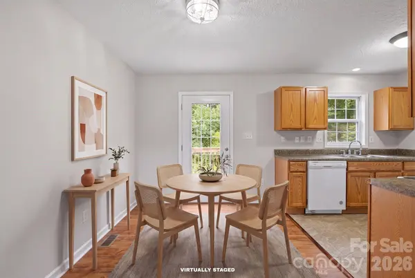 53 W Newberry DR, Fletcher, NC 28732