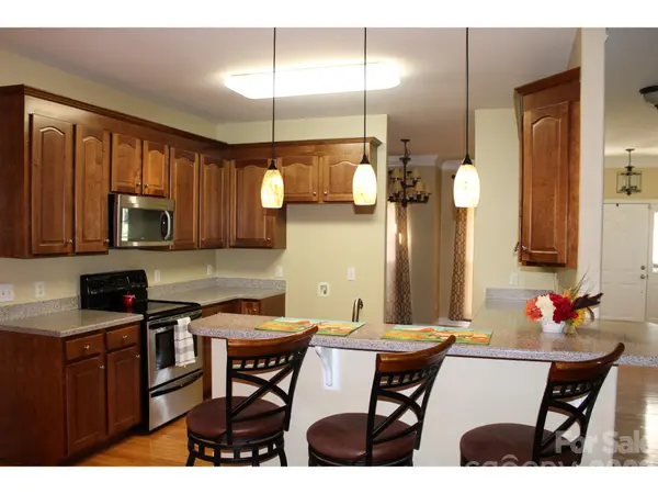 1058 N Lilac LN, Salisbury, NC 28147