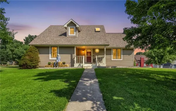 609 Foster LN, Warrensburg, MO 64093
