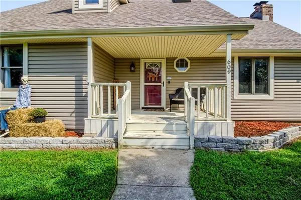 609 Foster LN, Warrensburg, MO 64093