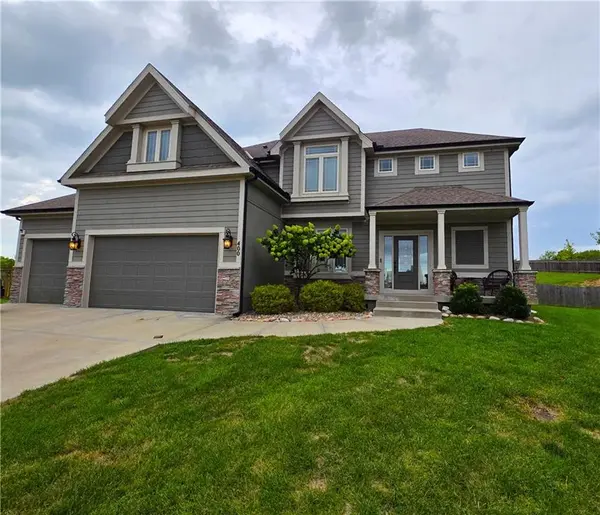 400 Yolanda CIR, Kearney, MO 64060