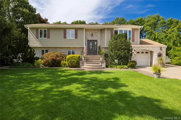 24 Sal CT, Bohemia, NY 11716