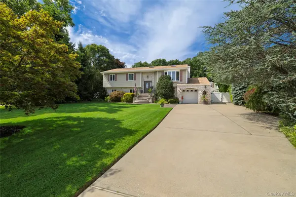 24 Sal CT, Bohemia, NY 11716