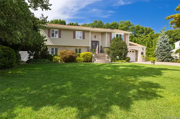 24 Sal CT, Bohemia, NY 11716
