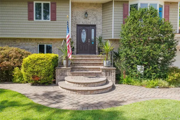 24 Sal CT, Bohemia, NY 11716