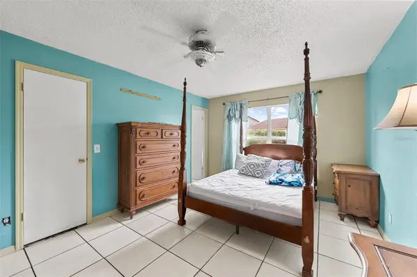8106 RIVERBOAT DR, Temple Terrace, FL 33637