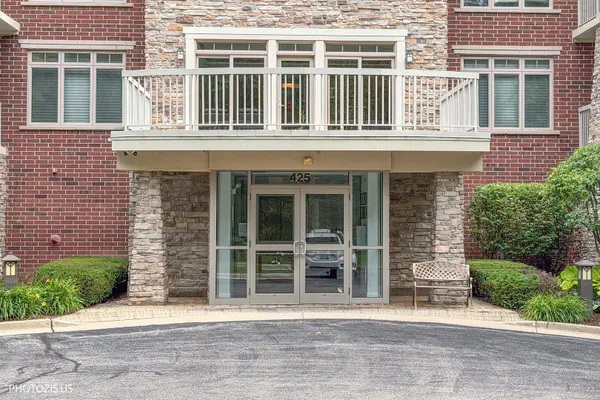 425 Benjamin DR #207, Vernon Hills, IL 60061