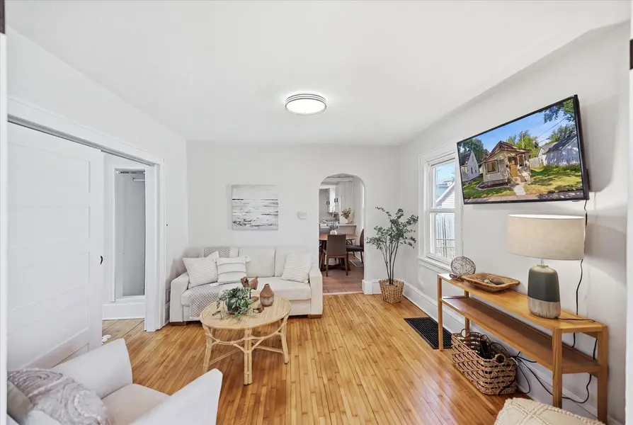 1015 Kruse ST, West Saint Paul, MN 55118