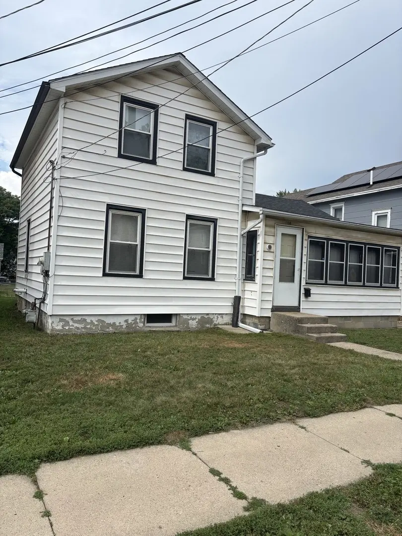 714 S Walnut AVE, Freeport, IL 61032