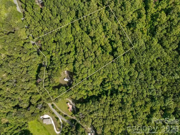 997 Hoot Owl RD, Spruce Pine, NC 28777