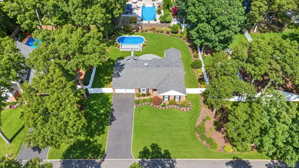 3 Barnsley CRES, Mount Sinai, NY 11766