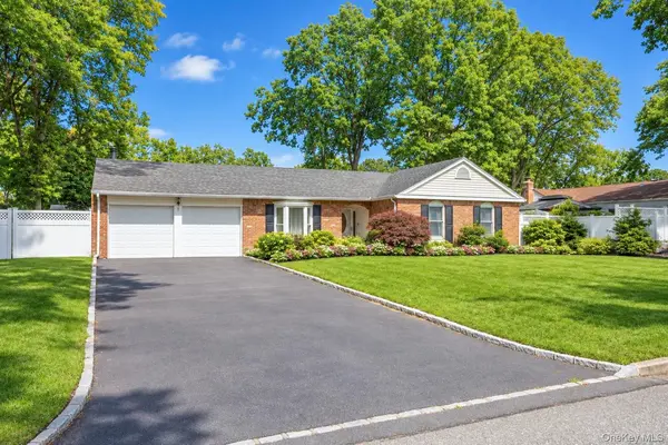 3 Barnsley CRES, Mount Sinai, NY 11766