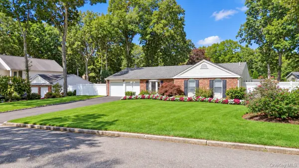 3 Barnsley CRES, Mount Sinai, NY 11766