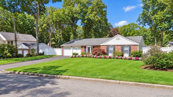 3 Barnsley CRES, Mount Sinai, NY 11766