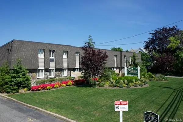 25 N Clinton AVE #2A, Bay Shore, NY 11706