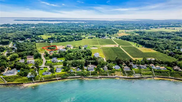 705 Wildberry LN, Southold, NY 11971