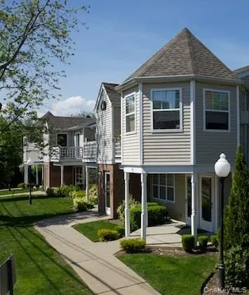 55 Fifth AVE #4, Bay Shore, NY 11706