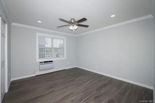 55 Fifth AVE #4, Bay Shore, NY 11706